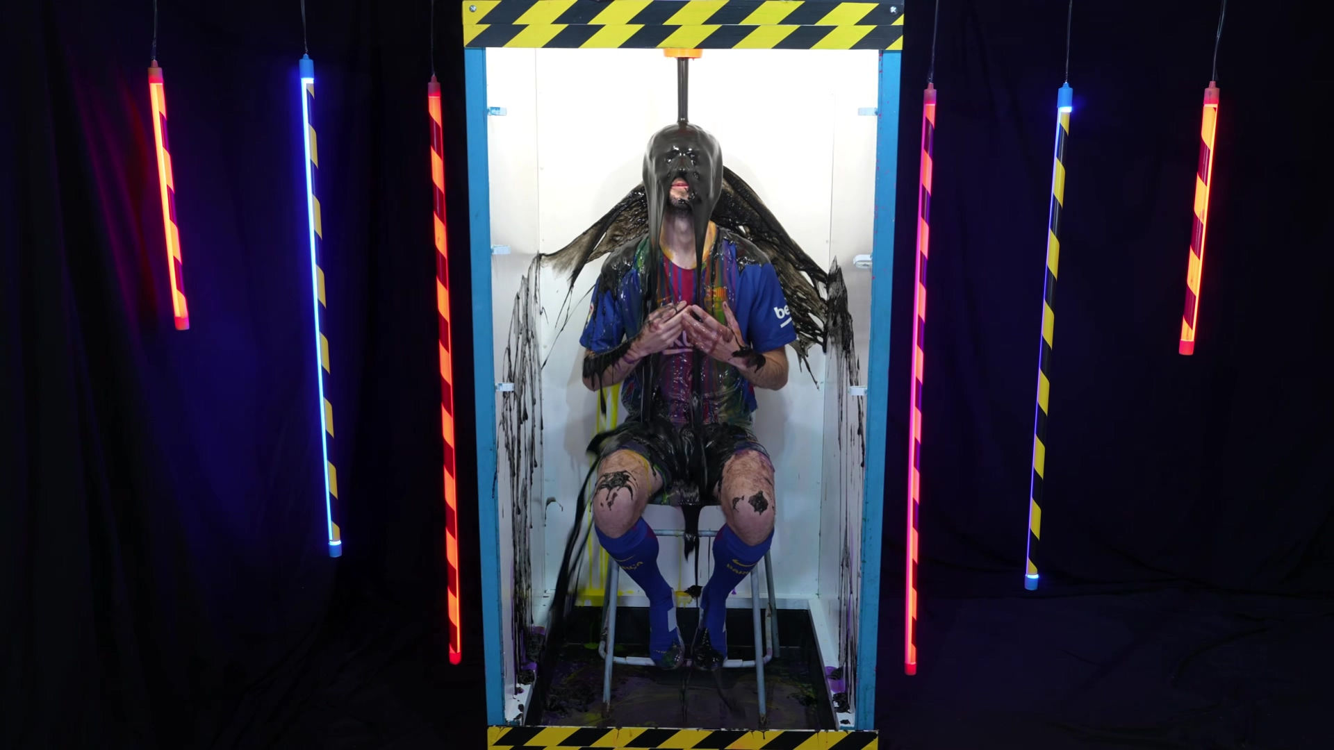 Buzz Off:34 - Image 4